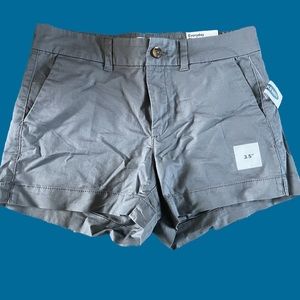 MOVING SALE❌NWT Old Navy Mid Rise Shorts